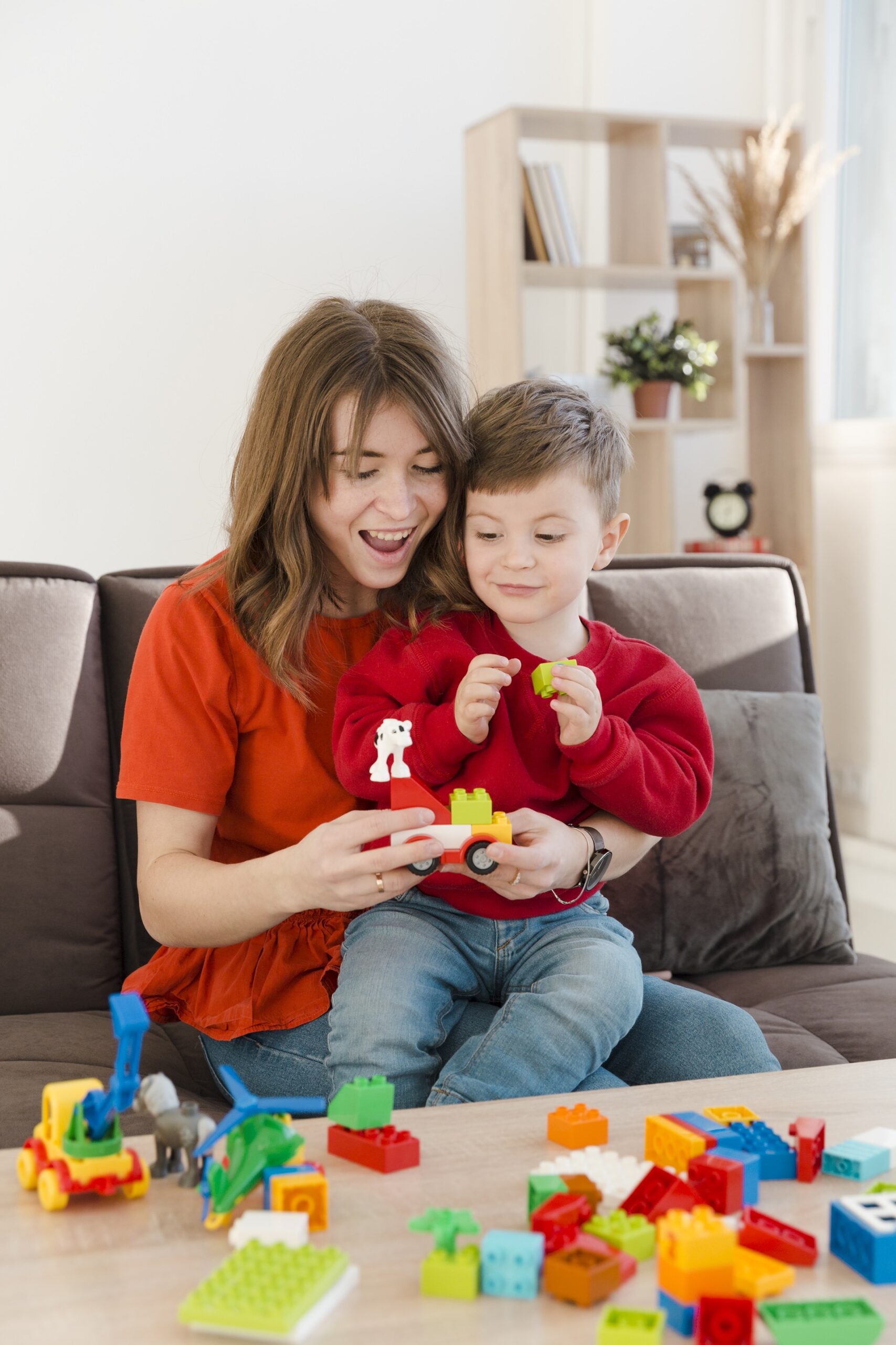 Mãe brincando com filho